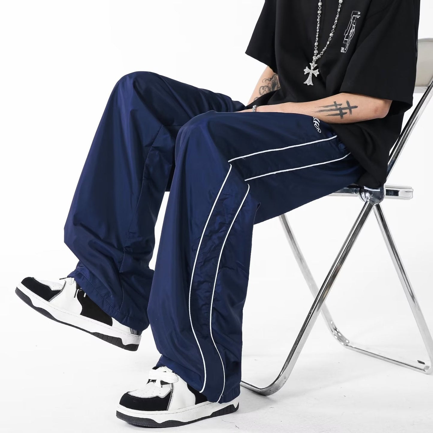 Piping Line Contrast Embroidery Pants