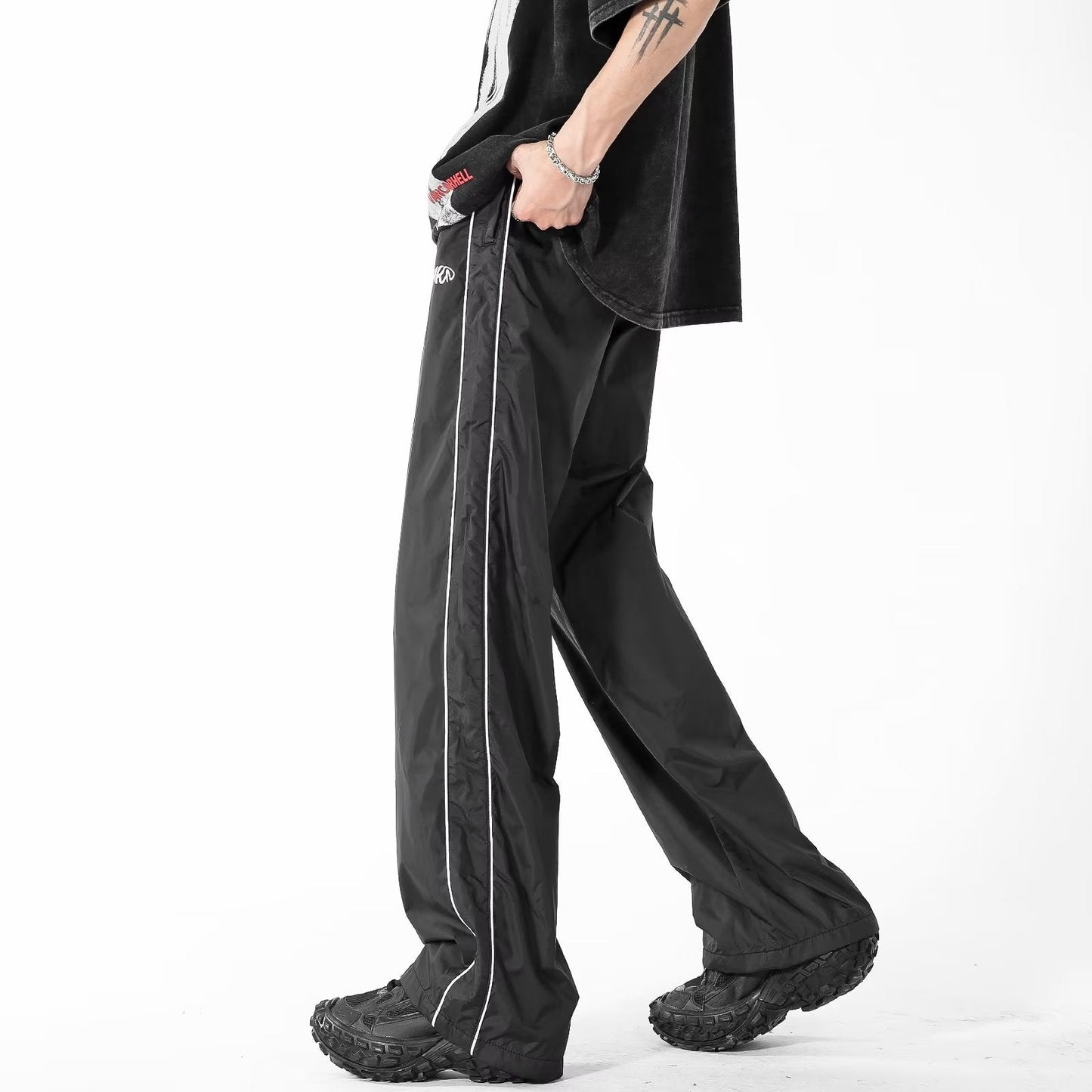 Piping Line Contrast Embroidery Pants