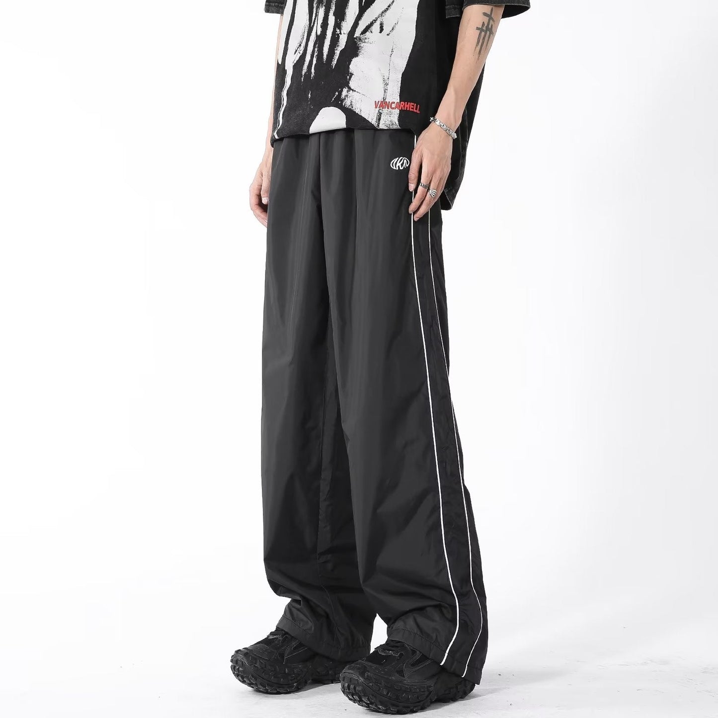 Piping Line Contrast Embroidery Pants